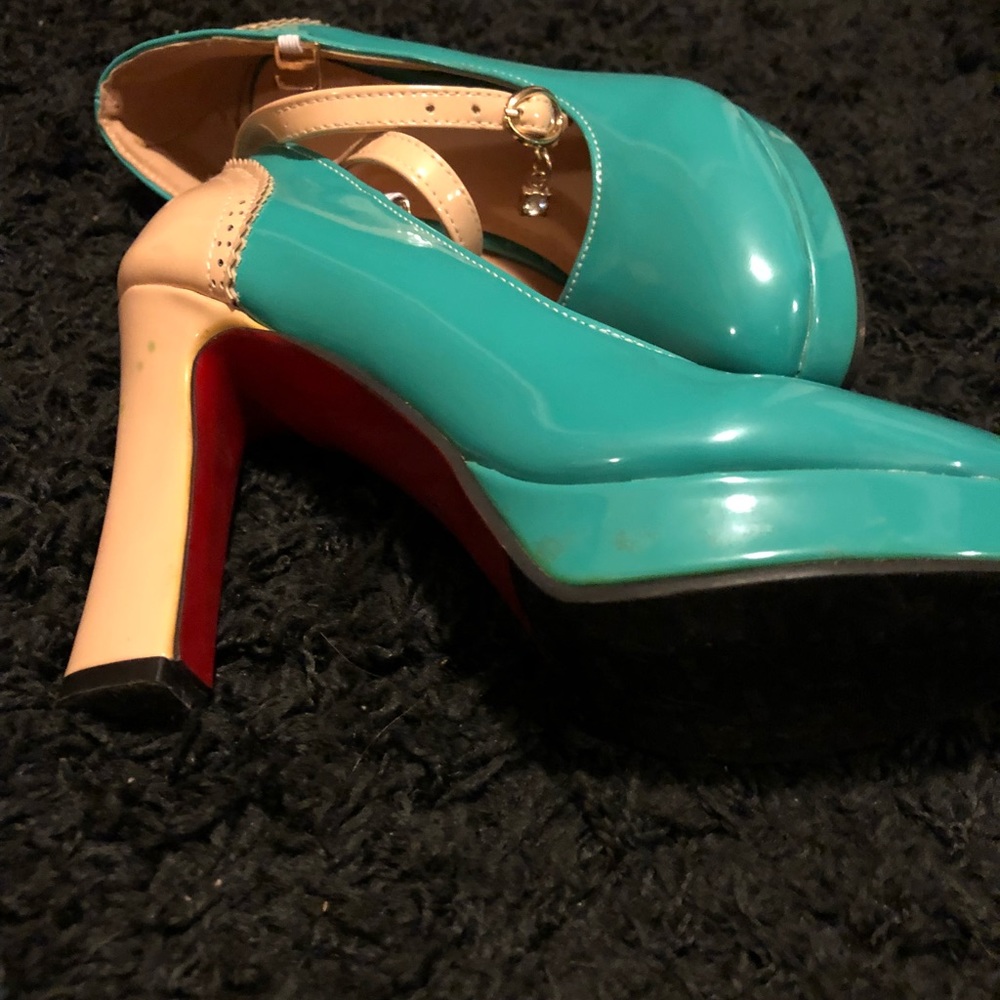 Heels - Picture 2 of 2
